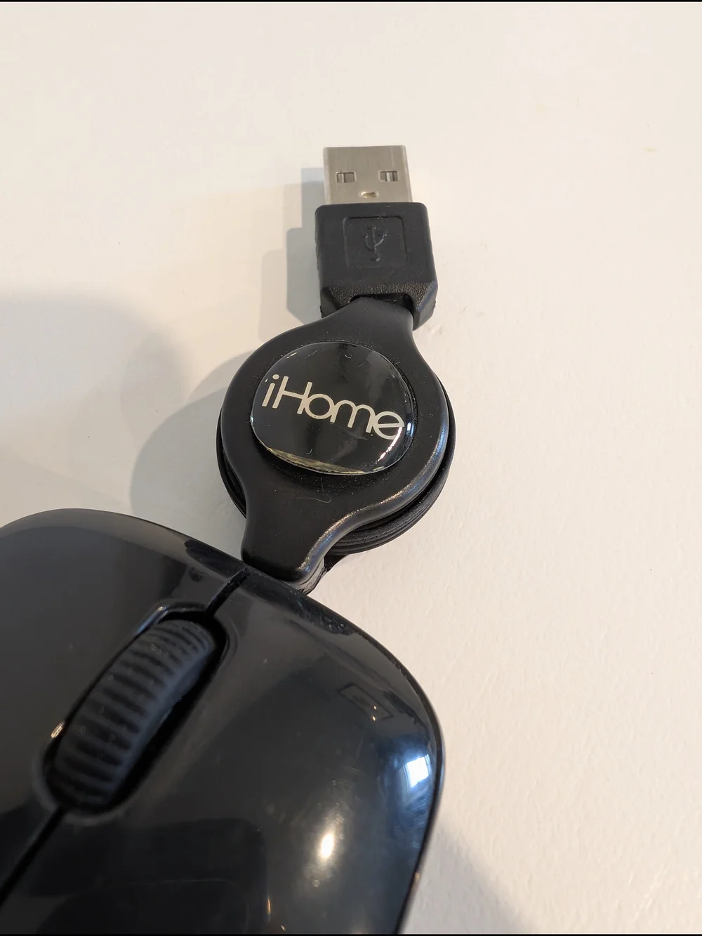 iHome Black Wired Optical Mouse with Retractable Cable Reel